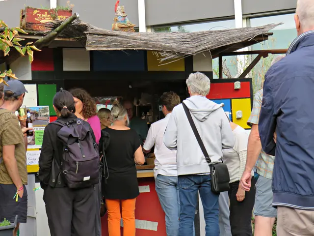 Schlange stehen am Hackkiosk | Foto: Brigitte Melder