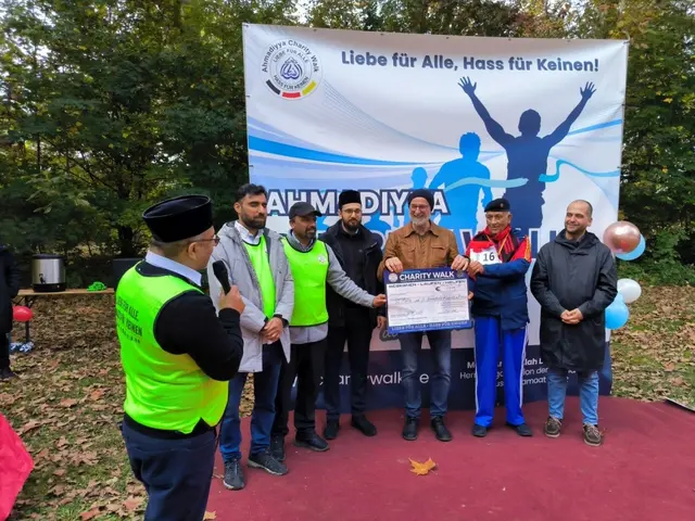 Spendenübergabe nach dem Charity Walk im vergangenen Jahr | Foto: Ahmadiyya Gemeinde