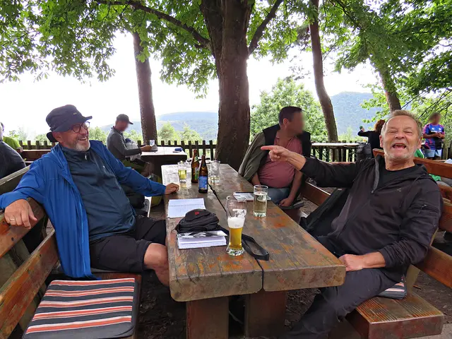 Tischgesellschaft durch Helmut Pauly aus NW-Hambach und Ernst Walter aus Maikammer | Foto: Brigitte Melder