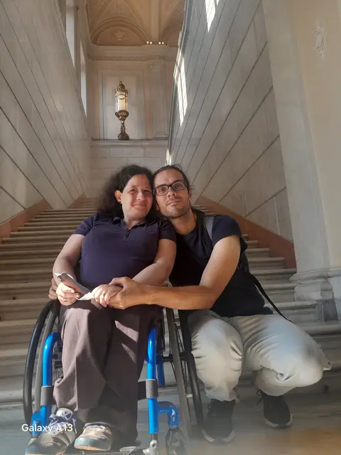 Irene und Stephan in der Villa Reale vor einer Treppe | Foto: Stephan Alberti-Riedl