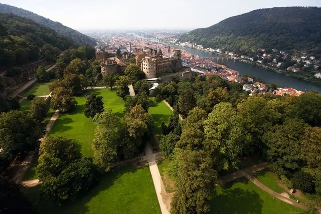 Das GuestHouse in Speyer ist ein idealer Ausgangspunkt für Ausflüge in die Region - zum Beispiel ins nahe Heidelberg | Foto: Staatlichen Schlösser und Gärten Baden-Württemberg 