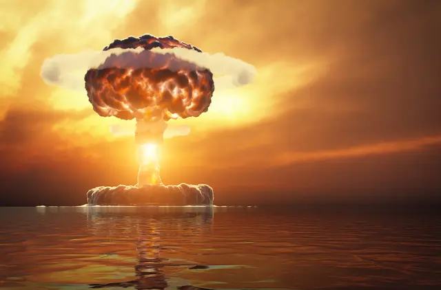 136.000 Menschen starben in den Tagen und Wochen nach dem Abwurf allein in Hiroshima an der Strahlenkrankheit, die Hautausschläge, Haarausfall, Übelkeit, später Blutungen, gestörte Blutbildung und Organversagen verursacht. Viele weitere starben an Folgeerkrankungen von Verstrahlung.  | Foto: Victor zastol'skiy/stock.adobe.com