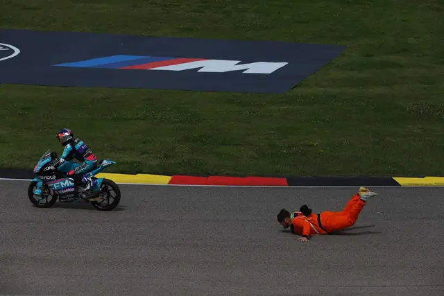 Streckenposten Yannic Murmann mit vollem Einsatz | Foto: Marcel Uhlmann