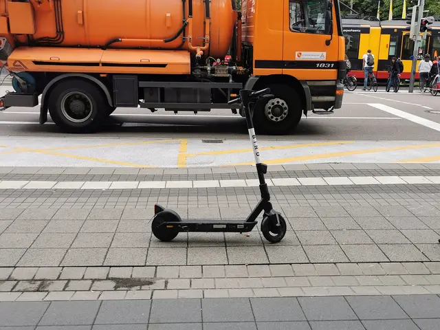 Die Polizei kontrollierte auch E-Scooter-Fahrer. | Foto: Heike Schwitalla