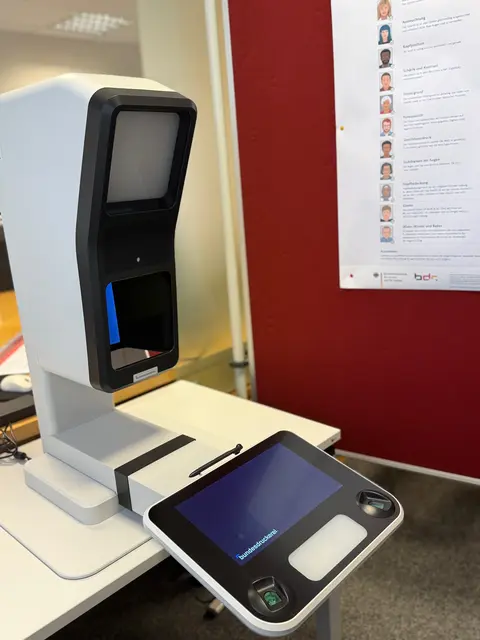 Seit einigen Wochen steht im Bürgerbüro ein modernes PointID-Gerät zur Verfügung | Foto: Pressestelle VG Kirchheimbolanden