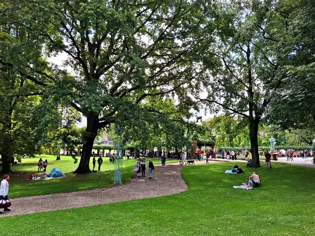 Im Park vor dem Wasserturm | Foto: Brigitte Melder