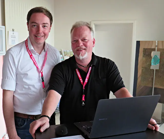 Peter Ruffer und ehrenamtlicher Helfer | Foto: Brigitte Melder