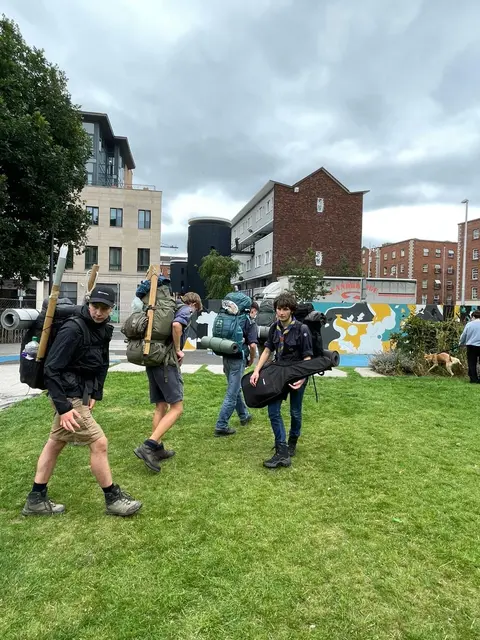 Die Pfadfinderinnen und Pfadfinder treffen in Dublin ein | Foto: Emma Hoffmann