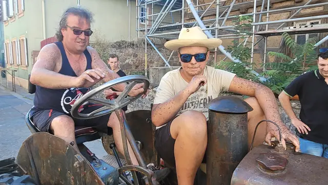 Kerweumzug in Lachen-Speyer: Mit dabei ein Traktor von 1934. | Foto: Markus Pacher