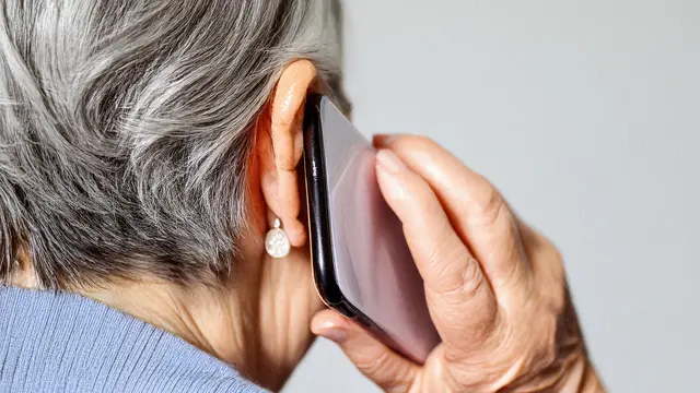 Wenn Betrüger anrufen ist Vorsicht gefragt - die Telefonnummern können deutschen Städtevorwahlen - wie der 0521 von Bielefeld - täuschend ähnlich sein  | Foto: Heike Schwitalla - erstellt mit KI