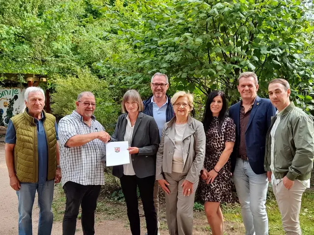 Übergabe des Förderbescheids | Foto: Melanie Greichgauer/gratis