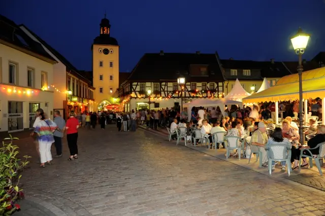 Die romantische Altstadt von Kirchheimbolanden bietet eine tolle Atmosphäre am Abend | Foto: Horst Stange/Archiv