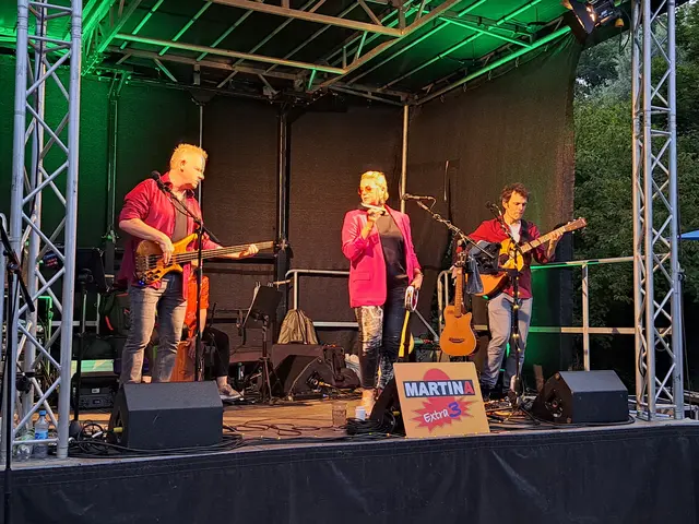 Lassen die Füße wippen: Martina Extra 3 (hier bei einem Auftritt auf der Gartenschau) | Foto: Monika Klein