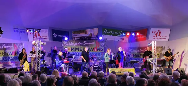 LOCOMOTIVE BRASS auf der Bühne | Foto: Claus Nuber/gratis