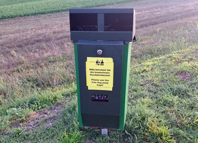 Werden ebenfalls angezeigt: Standorte von Sammelbehältern für Hundekotbeutel  | Foto: Monika Klein