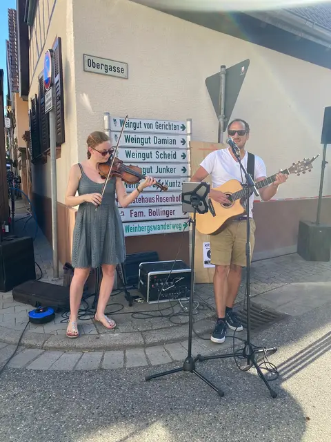 Musik klingt durch die Gassen - beim Weinfest in Impflingen | Foto: Thomas Heupel