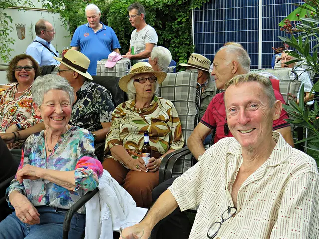 Wolfram Blank (rechts) lud wieder zum Sommerfest Auf der Au ein | Foto: Brigitte Melder