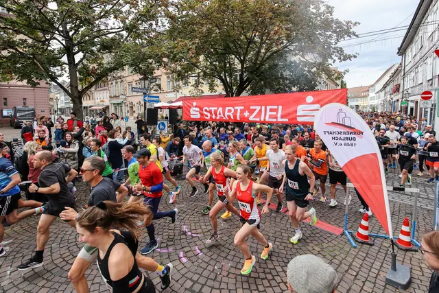 Turmberglauf: Hunderte von Teilnehmerinnen und Teilnehmern aller Leistungs- und Altersklassen gehen auch beim 31. Turmberglauf auf die Strecke durch die Durlacher Altstadt.  | Foto: TSD/Gustai