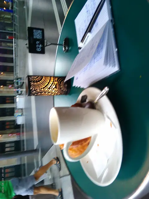 Mein "petit déjeuner" im Hbf Zürich SBB, | Foto: Foto: Günther Hummrich