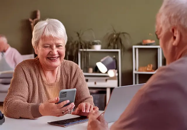 Häufig sind Senioren die Opfer von Telefonbetrügern | Foto: Heike Schwitalla