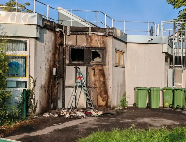 Nach dem Mülltonnenbrand in der Kita Amadeus, Mozartstraße 21 in Wörth am Rhein | Foto: Stadt Wörth