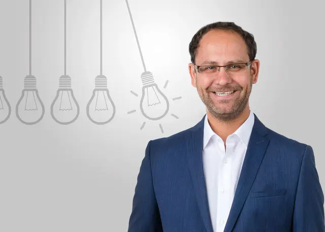 Wirtschaftsförderer Alexander Schwarz berät gemeinsam mit der Wirtschaftsförderung Bergstraße GmbH zukünftige Unternehmerinnen und Unternehmer. | Foto: Stadt Viernheim