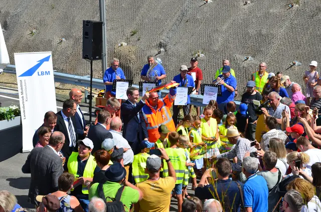 Jede Menge Besucher und hochkarätige Politprominenz war bei der offiziellen Freigabe vor Ort | Foto: MWVLW / LBM