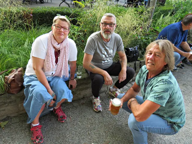 Petra und Klaus Mayer (Badehaisel) und Musiker Michael Klee | Foto: Brigitte Melder