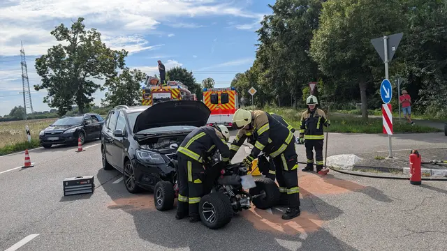 Am Samstagvormittag stießen auf der L529 ein Quad und ein PKW frontal zusammen. Der Quadfahrer wurde durch den Aufprall mehrere Meter weggeschleudert.  | Foto: Feuerwehr Haßloch