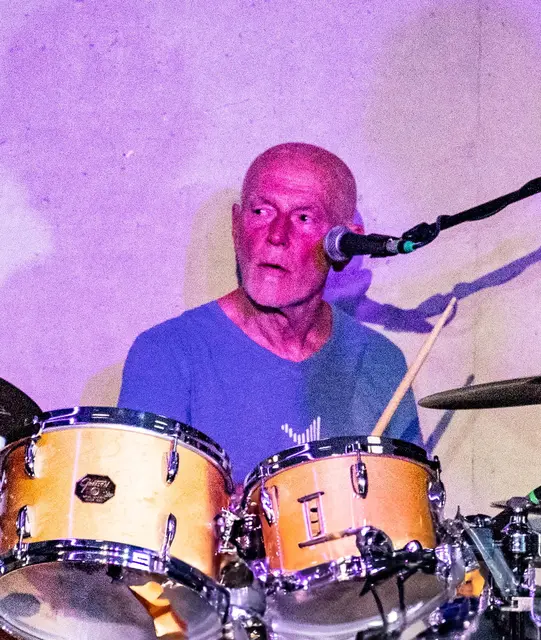Walter „Kippe“ Helbig am Schlagzeug  | Foto: Wolfgang Neuberth