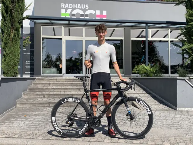 Paul Slosharek mit dem Siegertrikot | Foto: Michael Sonnick