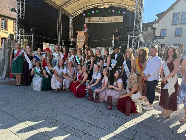 Dr. Marc Muchow eröffnete das Residenzfest im Beisein der Wein- und Bier-Majestäten | Foto: Pressestelle VG Kirchheimbolanden