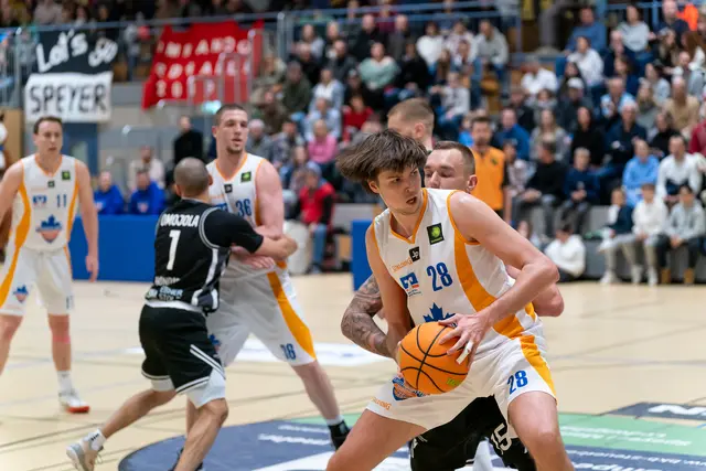 Als Kämpfer am Korb will Center David Aichele (vorn) auch in der kommenden Saison überzeugen. | Foto: Baskets Speyer