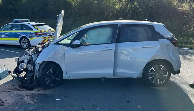 Der 86-Jährige übersah beim Einbiegen einen entgegenkommenden 51-jährigen Motorradfahrer | Foto: Polizeiinspektion Rockenhausen