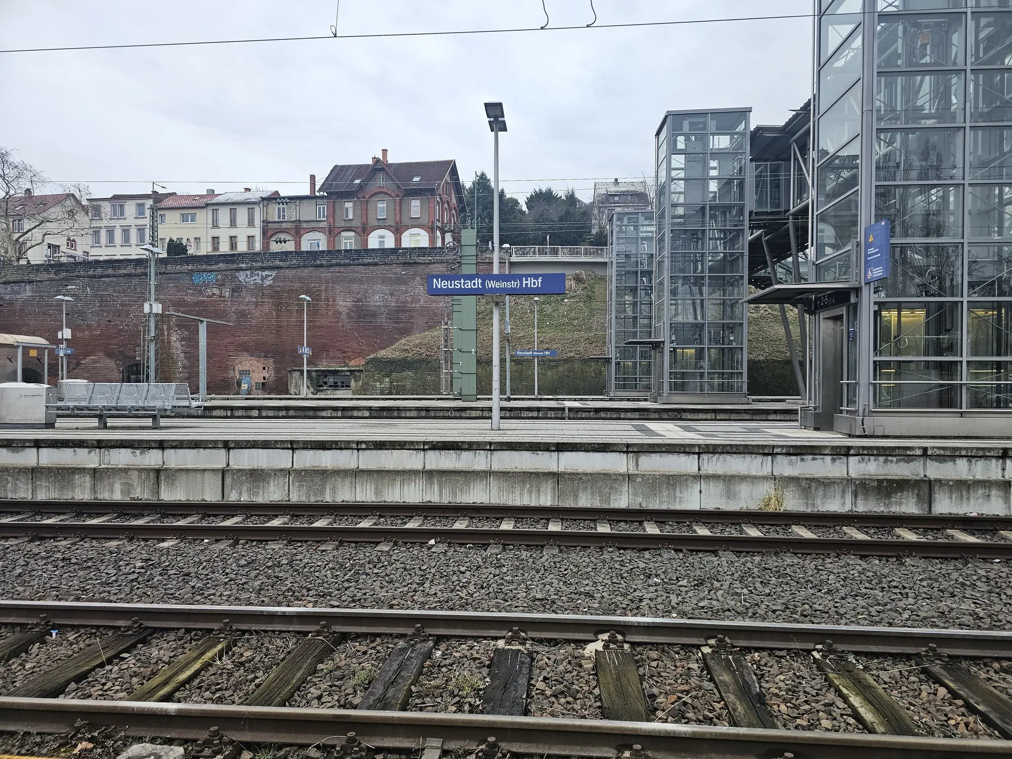 Aggressiver-Angriff-in-S-Bahn-Bundespolizei-sucht-Zeugen-und-Gesch-digte