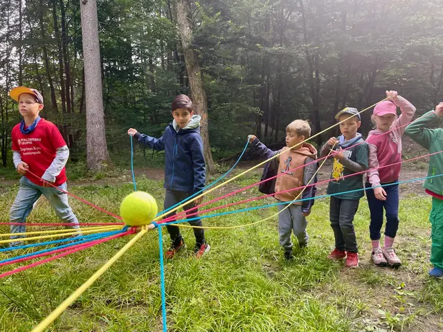 Gemeinsam mussten knifflige Aufgaben gelöst werden | Foto: Landesforsten RLP.de / Yvonne Limpert