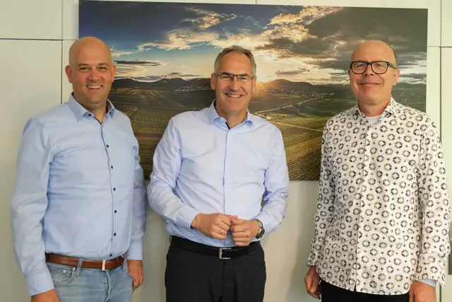 (v.l.): Martin Brandl, Landrat Kreis Germersheim, Dietmar Seefeldt, Landrat Kreis Südliche Weinstraße und Dominik Geißler, Oberbürgermeister der Stadt Landau. | Foto: KV SÜW