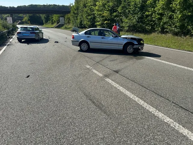 An beiden Autos entstand bei dem Unfall auf der B10 Totalschaden, die Schadenshöhe wird auf einen mittleren fünfstelligen Betrag geschätzt | Foto: Polizeidirektion Pirmasens