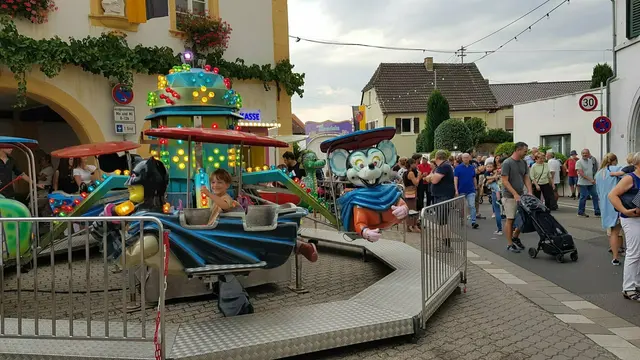 Weinkerwe Diedesfeld: Ein fünftägiger Festreigen mit vielen Leckerbissen für Klein und Groß. | Foto: Eva Bender