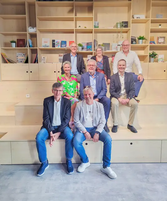 Prof. Dr. Arnd Poetzsch-Heffter, Dr. Anita Schöbel und Frank G. Froux (letzte Reihe, v. l.) treten die Nachfolge von Prof. Dr. Ralf Korn und Prof. Dr. Norbert Wehn an (erste Reihe). Oberbürgermeisterin Beate Kimmel mit Prof. Dr. Dr. h. c. Dieter Rombach und Dr. Philip Pongratz (mittlere Reihe)  | Foto: Fraunhofer ITWM/gratis