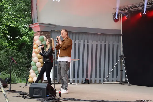 Die Konzertmuschel bietet eine gute Klangkulisse, im Park neben dem Turmrestaurant entsteht auf dem Platz eine stimmungsvolle, prächtige Örtlichkeit für Konzerte. | Foto: Julia Glöckner