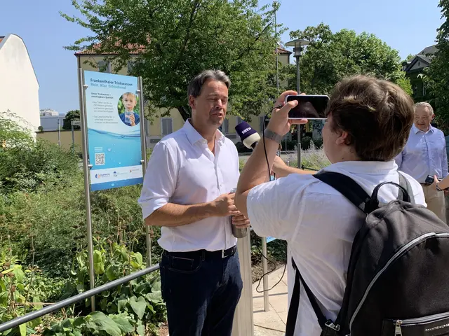 OB Nicolas Meyer beim SWR-Interview | Foto: Michael Sonnick