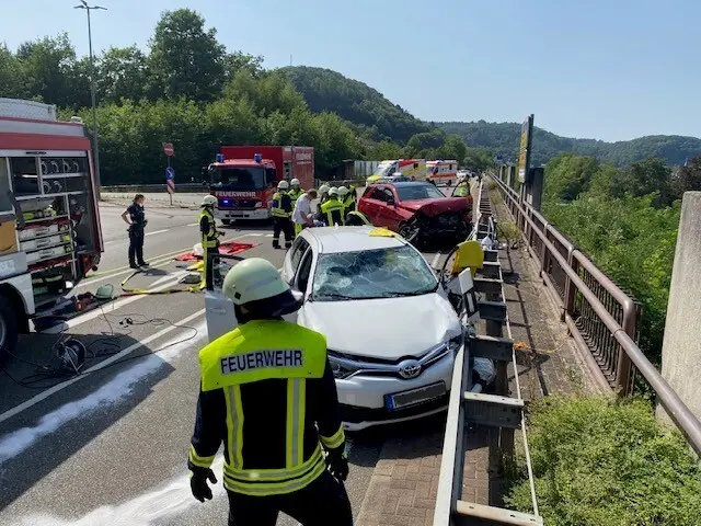 Der Unfall ereignete sich gegen 15 Uhr an der Auffahrt von der Pirmasenser Straße auf die L497 in Fahrtrichtung Münchweiler | Foto: Polizeidirektion Pirmasens