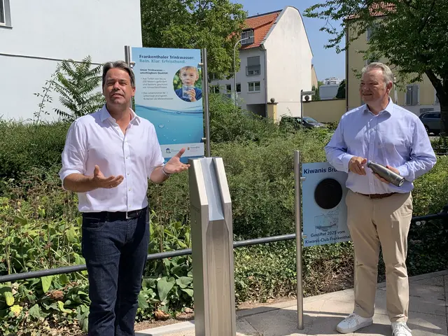 Der Frankenthaler Oberbürgermeister Nicolas Meyer (links) und Volkmar Langefeld, dem Geschäftsführer der Stadtwerke Frankenthal | Foto: Michael Sonnick