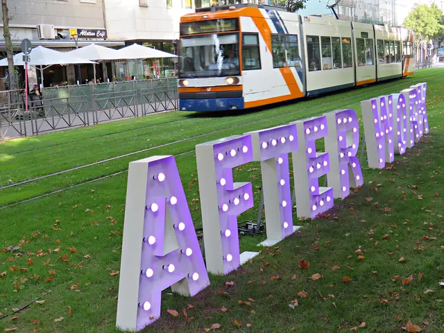 Der Straßenbahnfahrer hat leider noch keinen Feierabend | Foto: Brigitte Melder