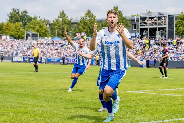 Jubel im Framas-Stadion: Kapitän Yannick Grieß bringt den FK Pirmasens gegen seinen Lieblingsverein HSV in Führung – und wird zum Spieler des Spiels. | Foto: Florian Schwarz