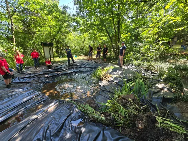 Langsam kann der Teich befüllt werden | Foto: Berthold Müller