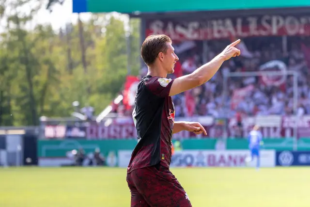 Willi Orban (4, Leipzig) freut sich über seinen Treffer zum 2:2 | Foto: Herrmann Agenturfotografie