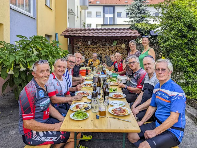 Gemütlicher Abschluss mit Salat und Pasta. | Foto: Gerhard Öfner