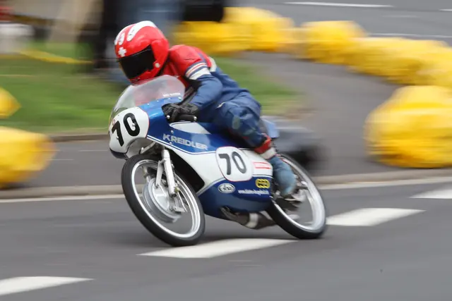 Der Vizeweltmeister von 1979 in der 125 ccm Klasse Rof Blatter war in Schotten am Start  | Foto: moto - foto